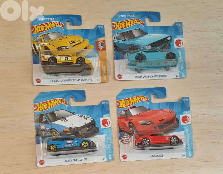 Hot Wheels Year 2022 diecast car model 1;64 1