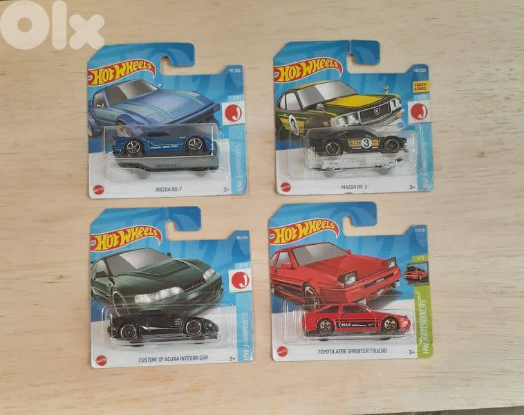 Hot Wheels Year 2022 diecast car model 1;64 4