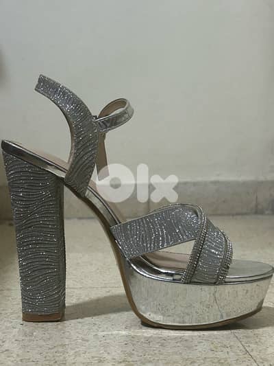 silver heels| كعب فضي
