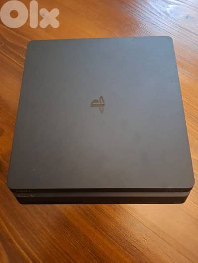 ps4 slim 500GB with 2 controllers