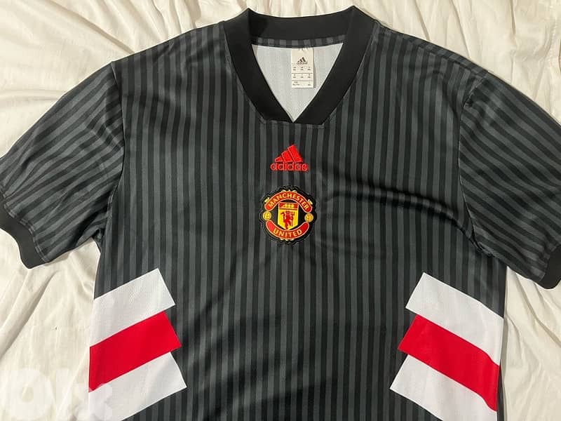 Manchester United goalkeeper Barthez adidas jersey 4