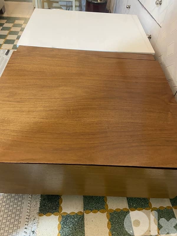 طاولة نص 1