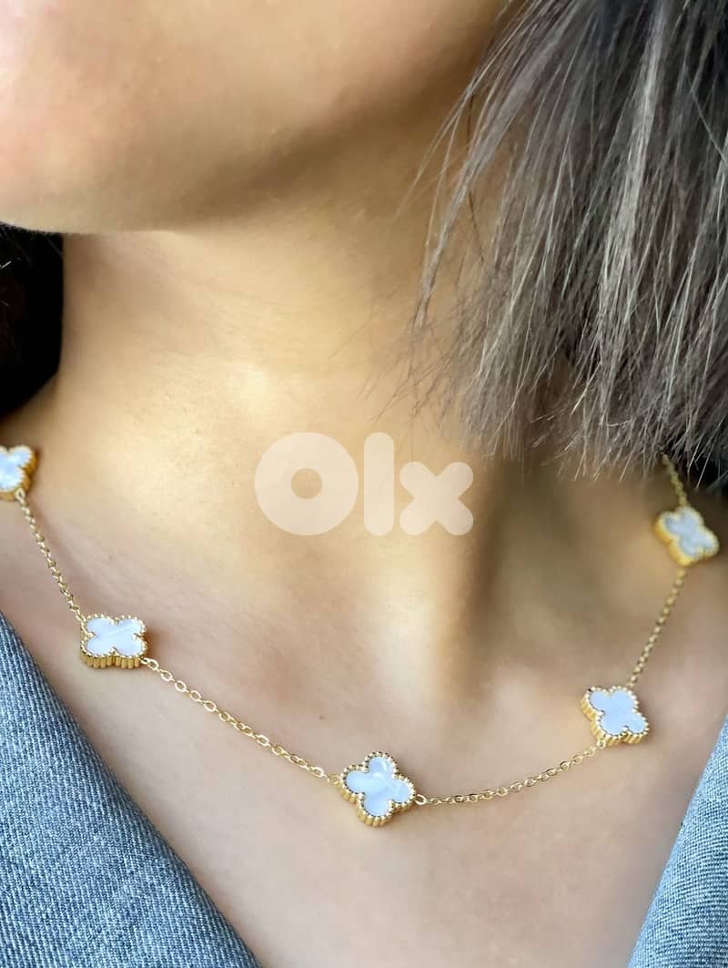 Van Cleef flower White necklece 18K gold plated 4