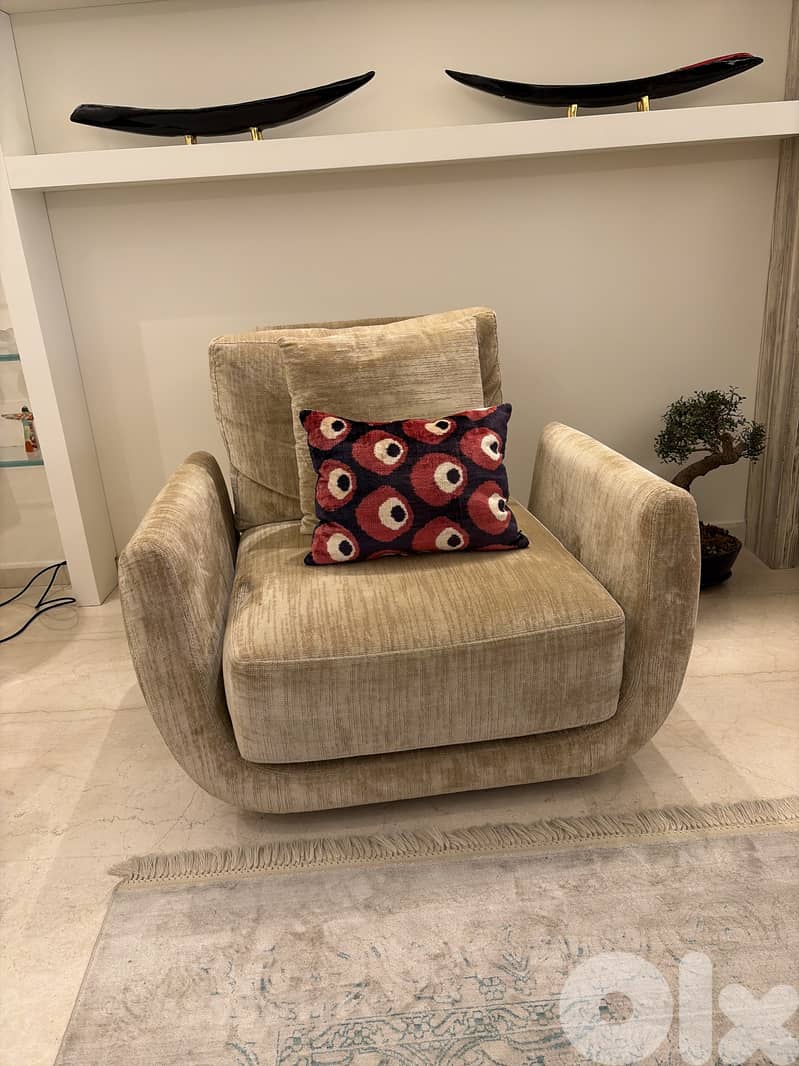 2 sofas and 2 armchairs 3