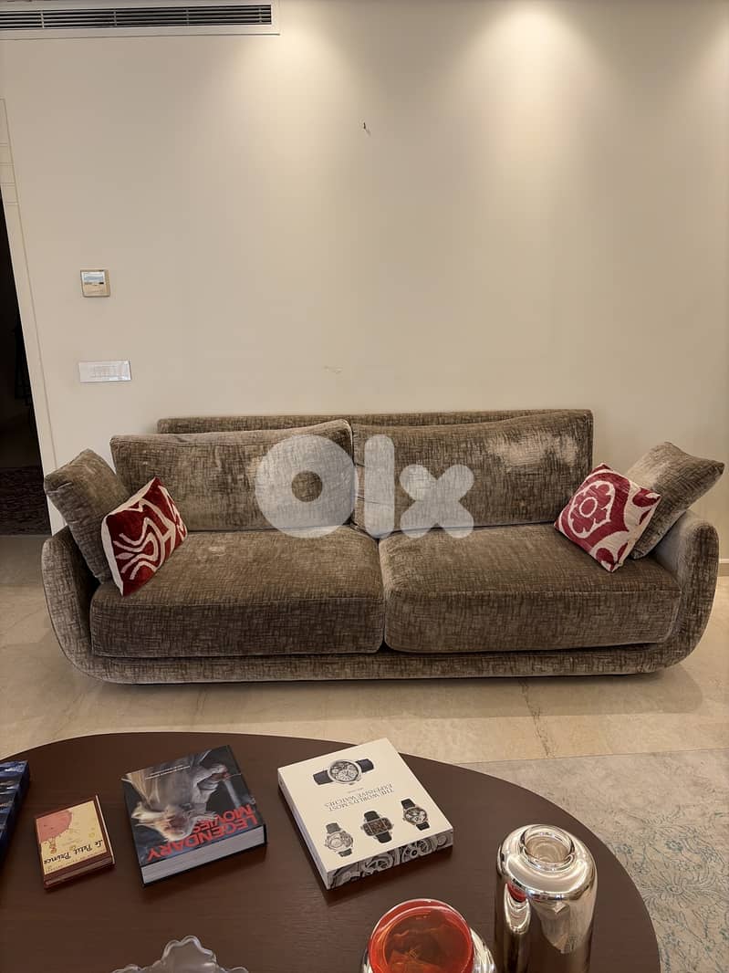 2 sofas and 2 armchairs 4