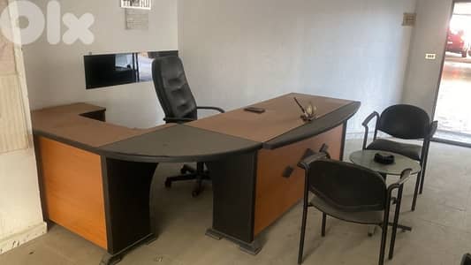 office desk - طاولة مكتب