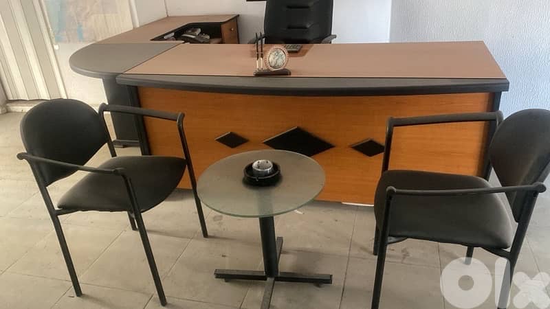 office desk - طاولة مكتب 1