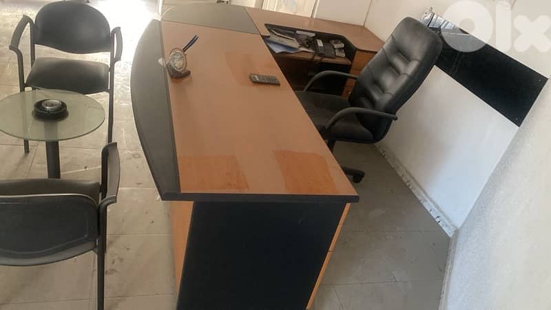 office desk - طاولة مكتب 2