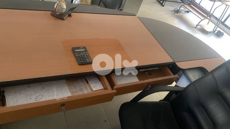 office desk - طاولة مكتب 3