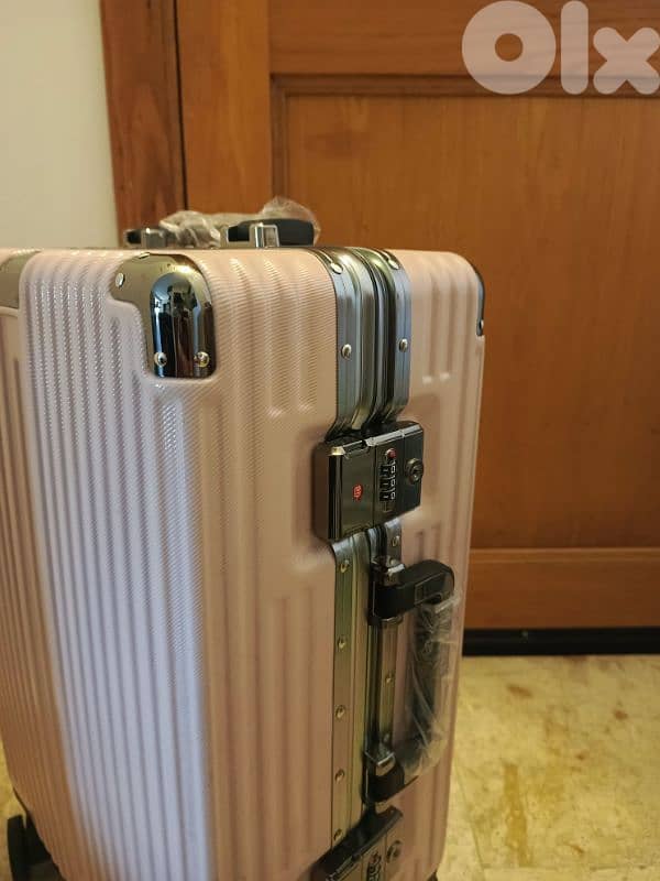 50% OFF Last piece carry on 1