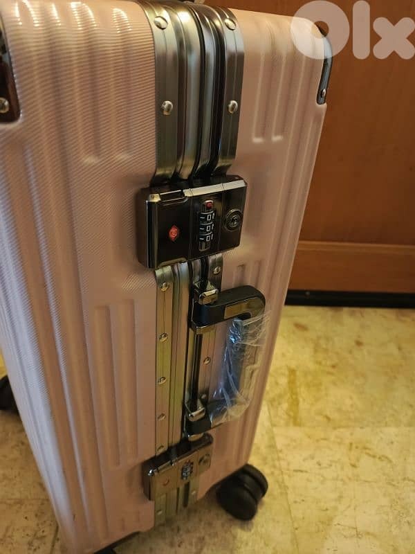 50% OFF Last piece carry on 2