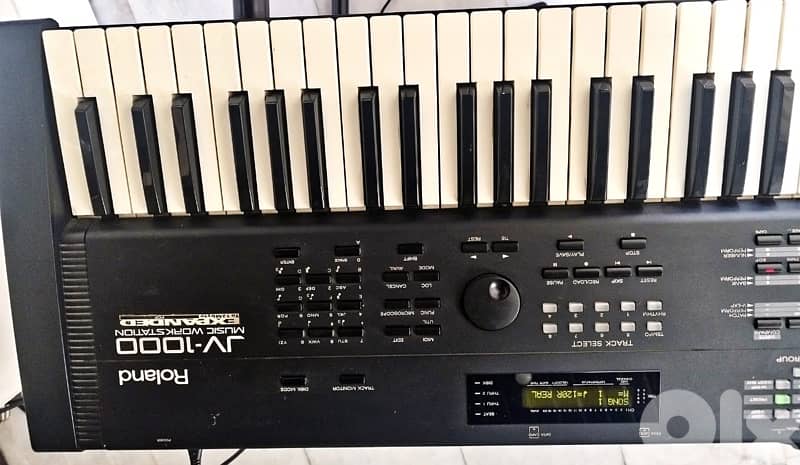 Roland JV-1000 made in Japan 1