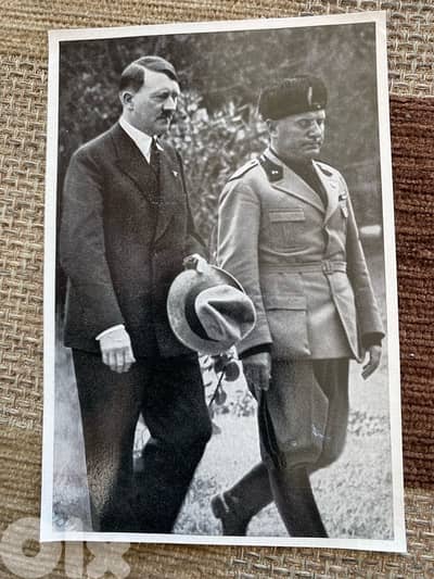 صورة نازي هتلر وموسوليني سنة ١٩٣٤ حجم ١٢*٨سم هذه الصور تباع مع السجائر