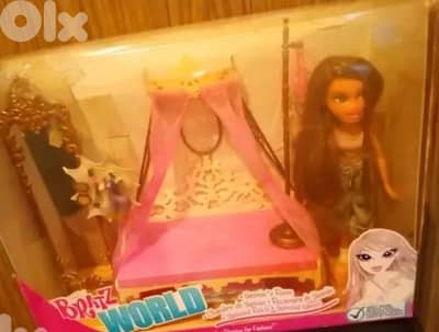 Bratz YASMIN ROOM MGA Boxed Set: CAMPFIRE great doll+Bed+Hanger+Mirror