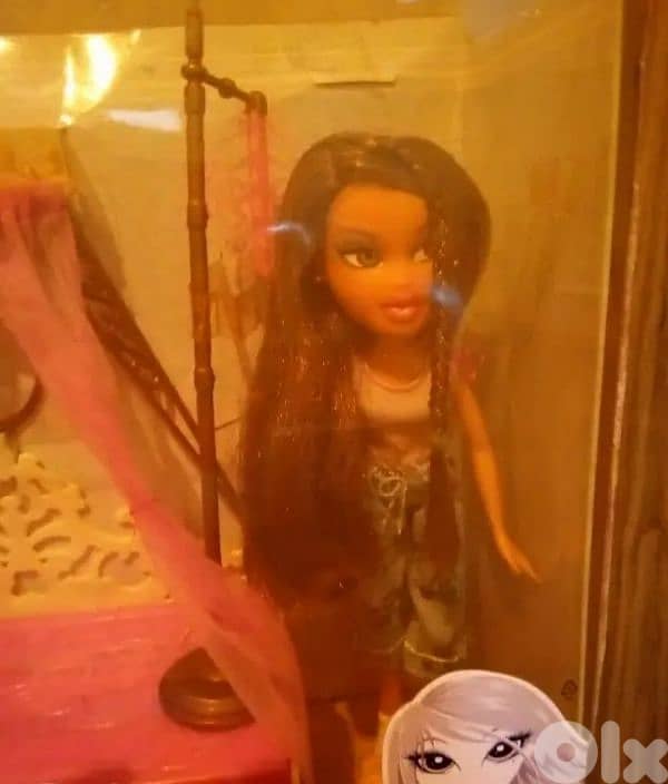 Bratz YASMIN ROOM MGA Boxed Set: CAMPFIRE great doll+Bed+Hanger+Mirror 1