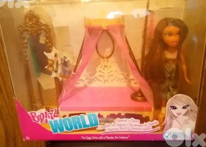 Bratz YASMIN ROOM MGA Boxed Set: CAMPFIRE great doll+Bed+Hanger+Mirror 4