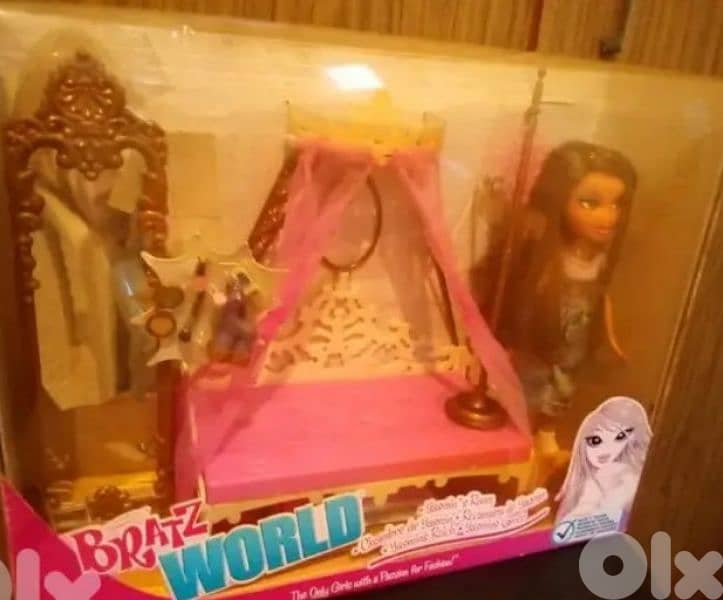 Bratz YASMIN ROOM MGA Boxed Set: CAMPFIRE great doll+Bed+Hanger+Mirror 6