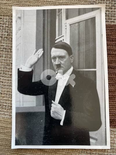 صورة نازي هتلر ١٢*٨ سم كانت توزع مع علب اسجائز وتجمع في اليوم