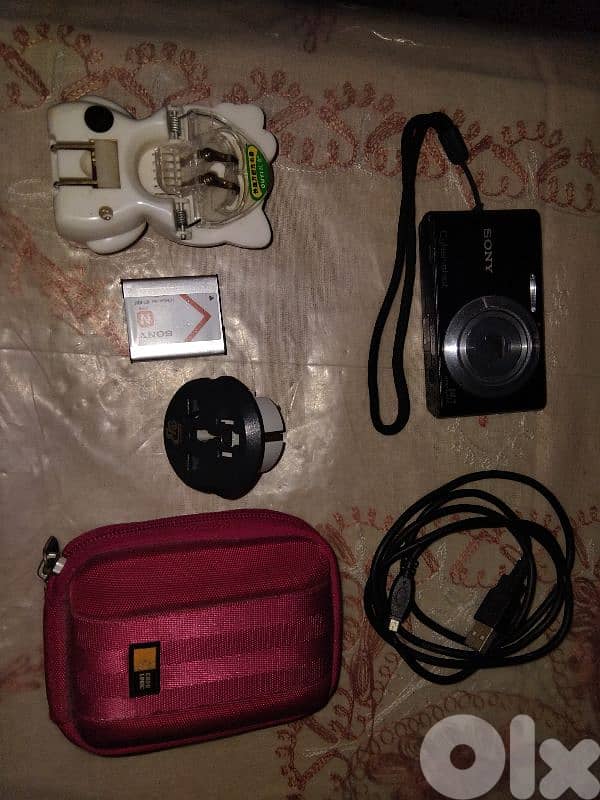 Sony Cyber-shot DSC-W320 digital camera. 3
