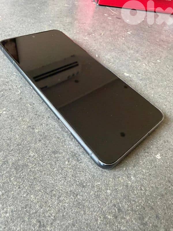 Pixel 8 Pro 256GB with original case 3