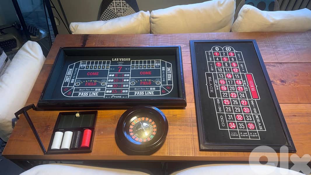 Poker Table 6 players with some casino games 4