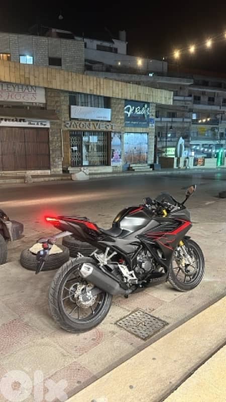 Honda cbr 150r 2023 3