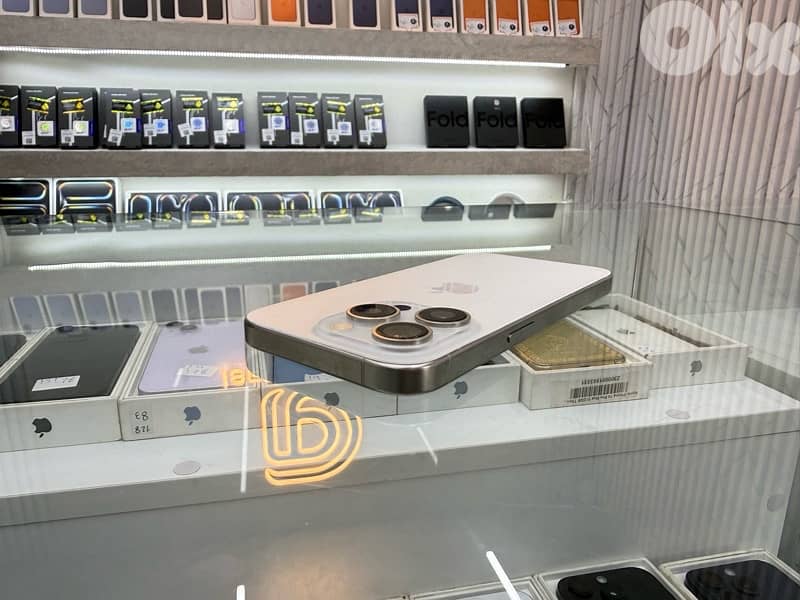 IPhone 15 pro 256 Gb changed screen  excellent condition 2