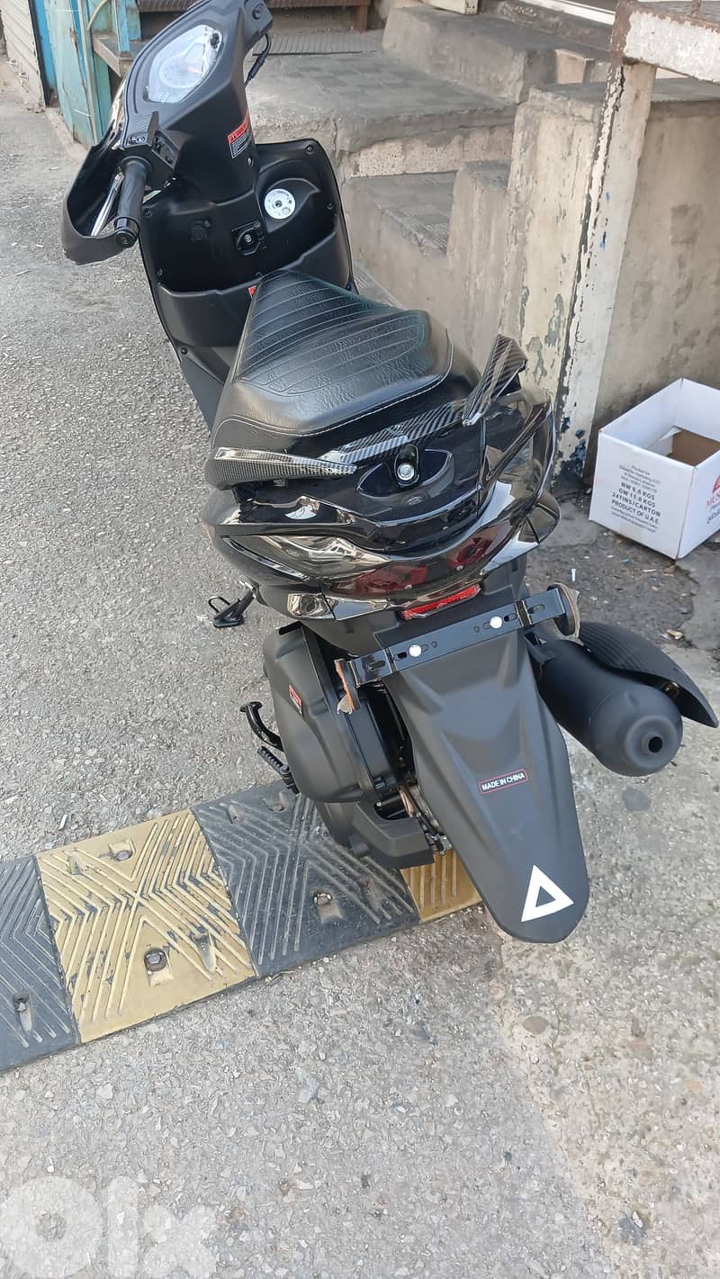 V azzo. ba3da gdede mechye 1500km 1