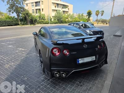 Nissan GT-R 2017 black edition