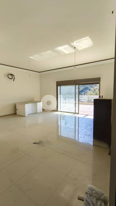 Apartment For Sale in Qennabet Broumana - شقة للبيع في قنابة برمانا