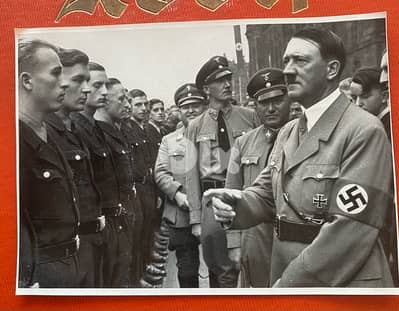 صورة نازي هتلر ١٧*١٢ سم ١٩٣٥ كانت توزع مع علب السجائر وتوضع بألبوم خاص