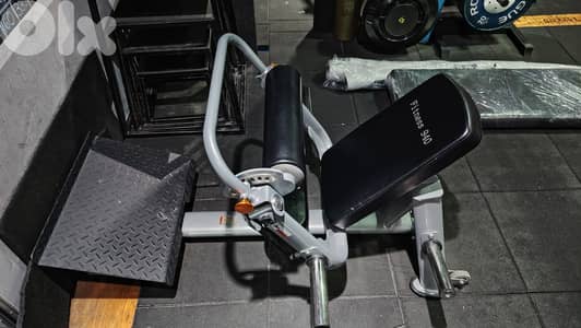 Hip thrust machine