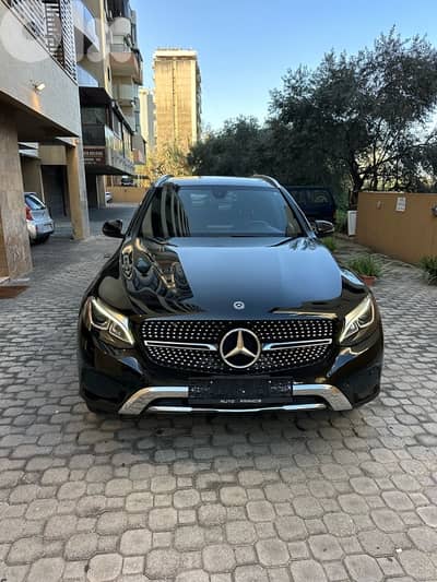 Mercedes GLC 300 4matic 2018 black on black (clean carfax-77000 miles)
