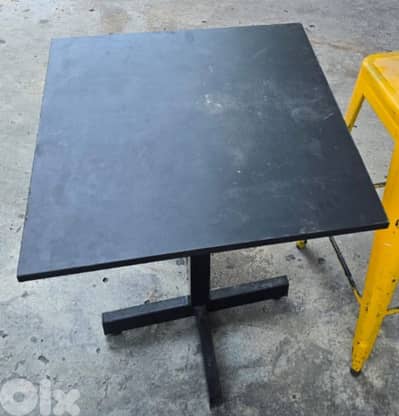 طقم ٦ كراسي حديد و ٣ طاولات