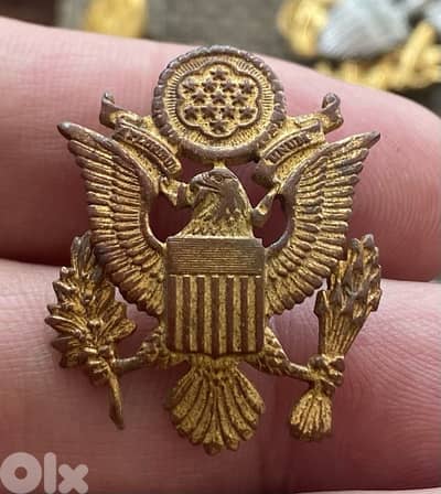 نيشان وسام ميدالية ظابط أميركي توضع على القبعة بالحرب العالمية الثانية