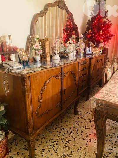 بوفيه أنتيك مع مراية (Antique Sideboard with Mirror)