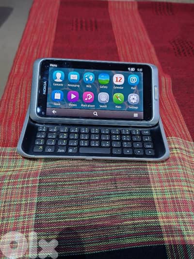 NOKIA E7. USED