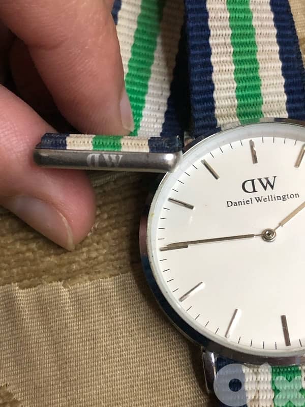 DW Daniel Wellington watch original 40MM With a white, green, and blue 2