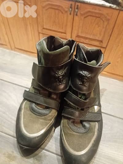 versace shoes original. made in italy قياس 44 45