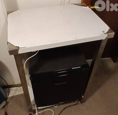 Table undershelf طاولة