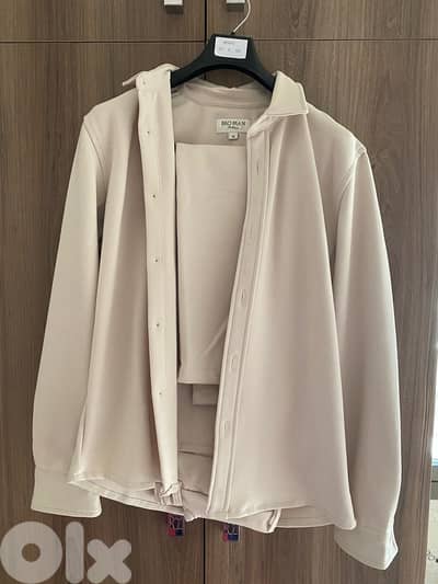 Black Button-Up Shirt – Elegant & Casual