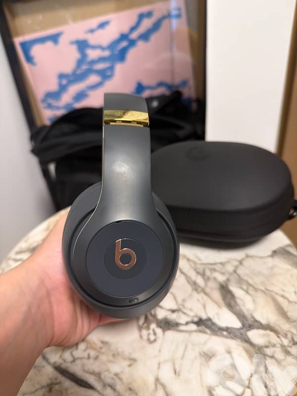 Beats Studio3 Wireless over-ear headphones 2