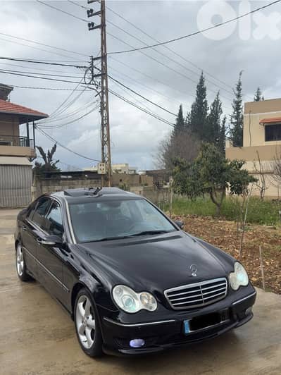 Mercedes-Benz C-Class BLACK ON BLACK LIKE NEW