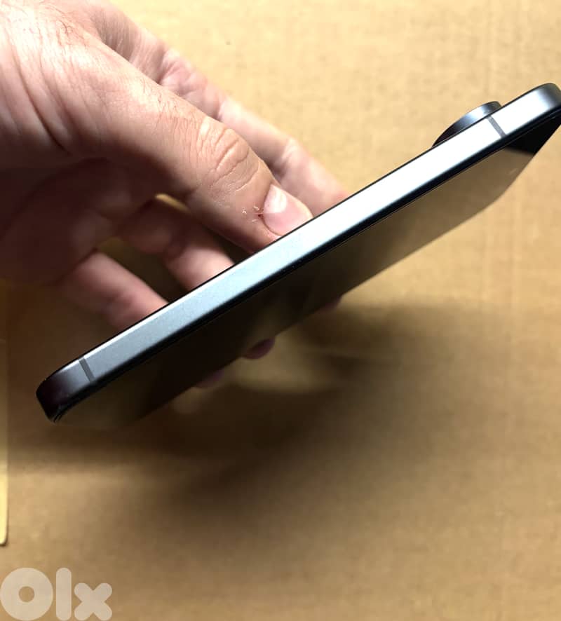 Google Pixel 9 Obsidian (screen not working) + Original Covers 4