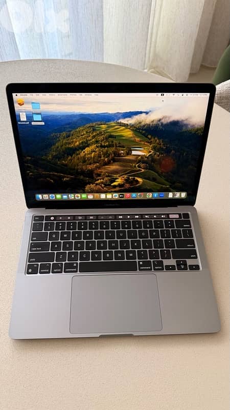 Apple MacBook Pro 13" (M1, 2020) 1