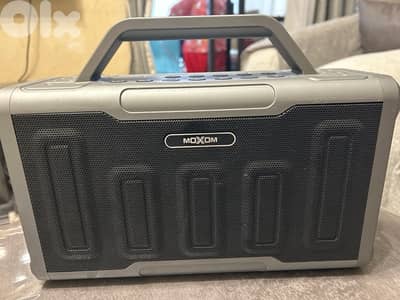 Moxom speaker with 2 mics