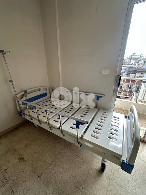 Automatic Hospital bed & Mattress + Bubble Mattress 6
