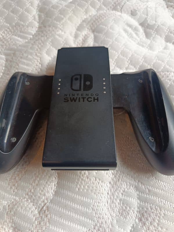 Nintendo Switch original Bundle + 3 Games + Accessories (64GB SD 4