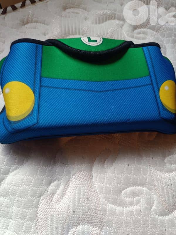 Nintendo Switch original Bundle + 3 Games + Accessories (64GB SD 7