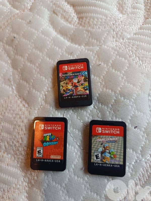 Nintendo Switch original Bundle + 3 Games + Accessories (64GB SD 14